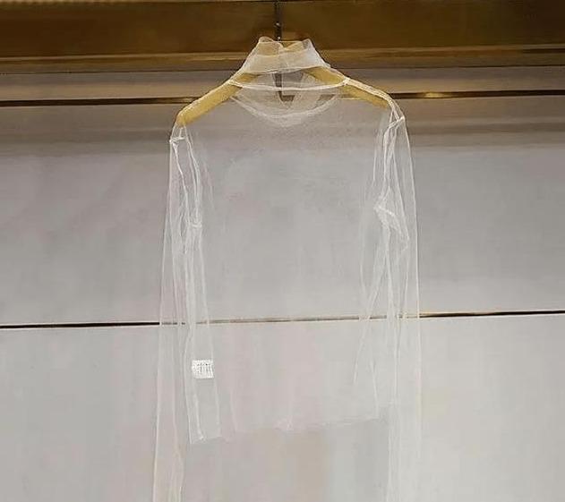 看电影第一次碰到这么大胆的姑娘,你们说我该怎样提醒她? 看电影第一次碰到这么大胆的姑娘,你们说我该怎样提醒她?