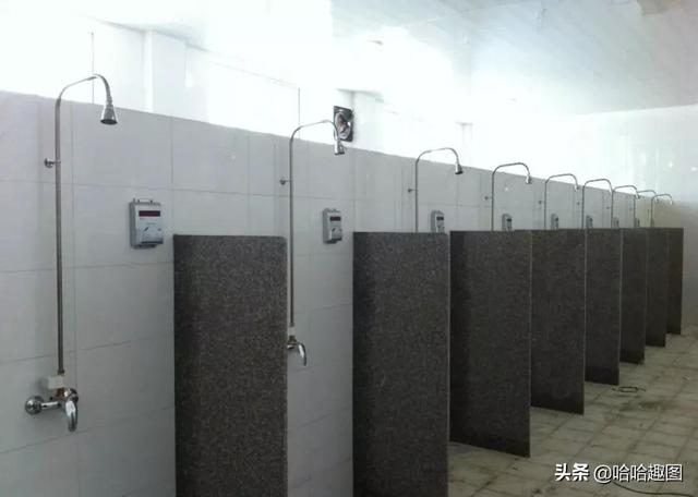大型社死现场:洗澡间遭遇女霸王!你会逃跑吗? 大型社死现场:洗澡间遭遇女霸王!你会逃跑吗?