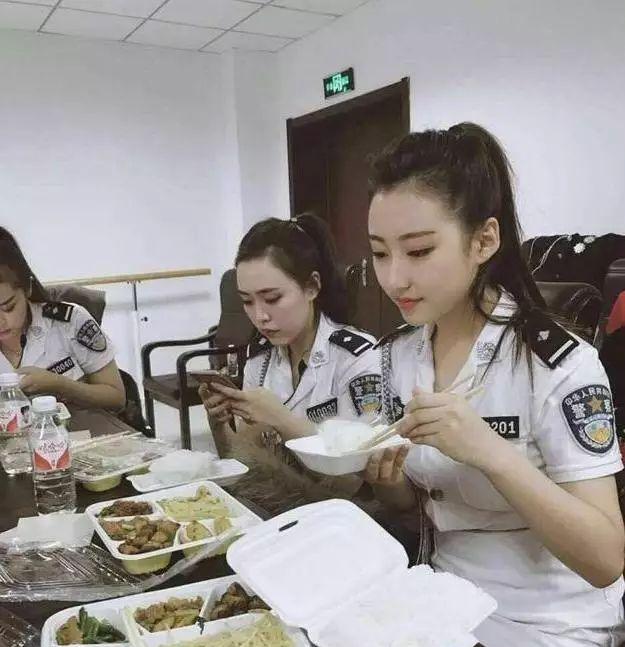 公司聚会,女同事喝多了之后,拉着我不让我走,我该怎么办? 公司聚会,女同事喝多了之后,拉着我不让我走,我该怎么办?