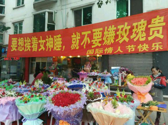 要想挨着女神睡，就不要嫌玫瑰贵！