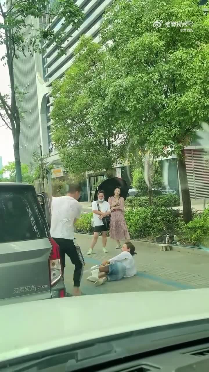 轻松一刻：哇哦，没想到易友的投稿都这么刺激！！