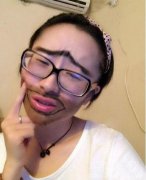 带着胡子的姐们。 带着胡子的姐们。