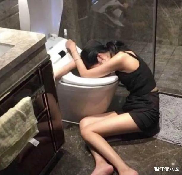 “女同事吐得衣服都脏了,我想给她洗个澡” “女同事吐得衣服都脏了,我想给她洗个澡”