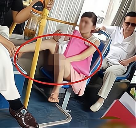 大半夜公司女同事给我发这种照片,然后说发错了,能相信她吗? 大半夜公司女同事给我发这种照片,然后说发错了,能相信她吗?