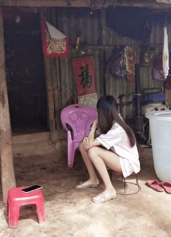 “姑娘,在火车上还是盖好被子吧,里面都让对面看到了” “姑娘,在火车上还是盖好被子吧,里面都让对面看到了”