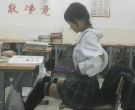 “公司新来的保洁阿姨,侧颜太惊艳了!”这是在体验生活哈哈哈 “公司新来的保洁阿姨,侧颜太惊艳了!”这是在体验生活哈哈哈