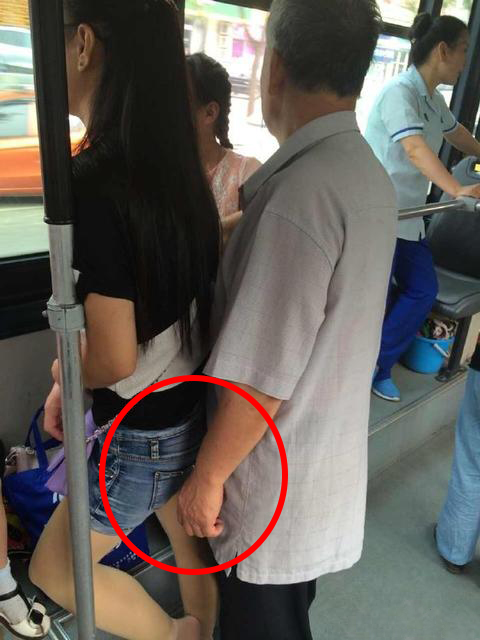 姑娘你一点感觉也没有吗?还是故意装作不知道,好尴尬啊 姑娘你一点感觉也没有吗?还是故意装作不知道,好尴尬啊