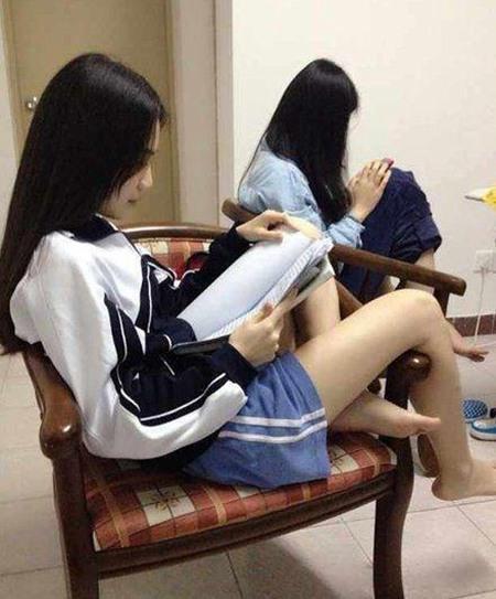 大家都说穿白衣服的姑娘最漂亮,只有我选择了最中间的那个女子 大家都说穿白衣服的姑娘最漂亮,只有我选择了最中间的那个女子