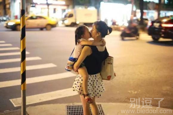 我给你一元钱，你再让我看会行吗