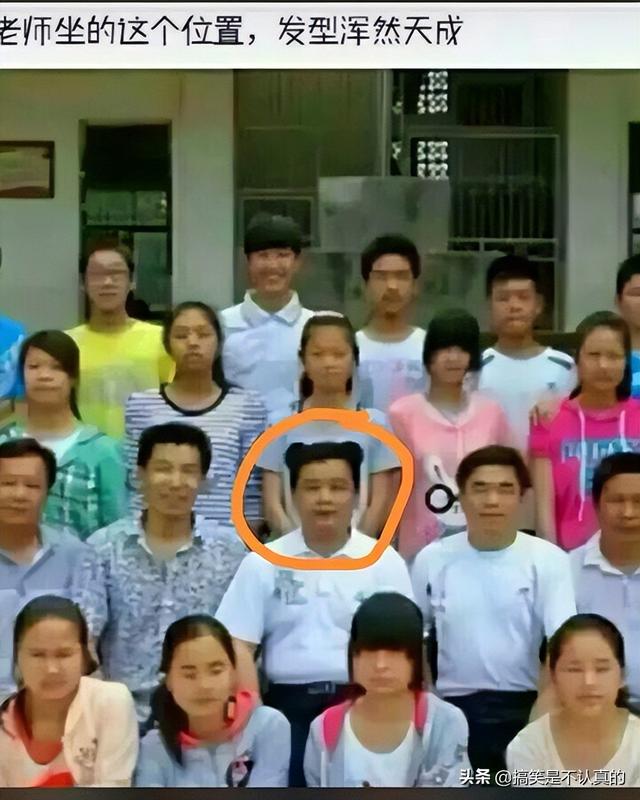 公司里新来的女同事追求者挺多的,看到她桌子上的物品,我退出了 公司里新来的女同事追求者挺多的,看到她桌子上的物品,我退出了