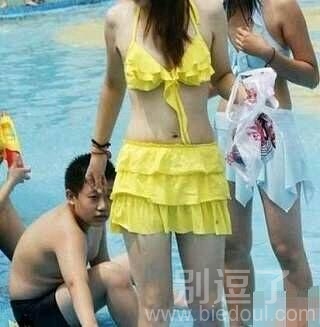 小男生根本把持不住啊这小眼神儿 小男生根本把持不住啊这小眼神儿