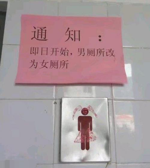 爆笑段子:我家狗去厨房偷菜,偷了一个青尖椒,发现以后叼着就跑 爆笑段子:我家狗去厨房偷菜,偷了一个青尖椒,发现以后叼着就跑