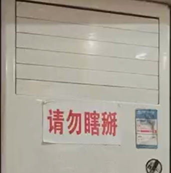 轻松一秒:你划水,我划水,老板鱼翅变鸡腿 轻松一秒:你划水,我划水,老板鱼翅变鸡腿