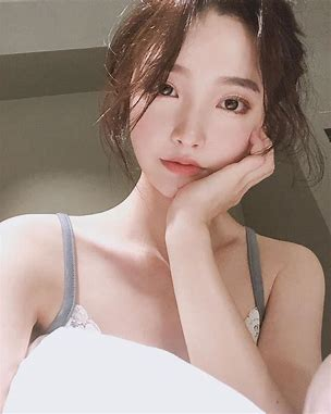 轻松一秒:在图书馆里的大学生,除了学习什么都做 轻松一秒:在图书馆里的大学生,除了学习什么都做
