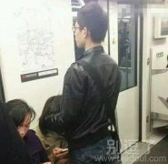 这个角度看两人，有点邪恶哦