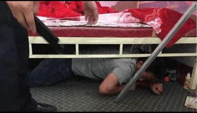 神回复:光看耳朵都红了,这该死的荷尔蒙啊 神回复:光看耳朵都红了,这该死的荷尔蒙啊