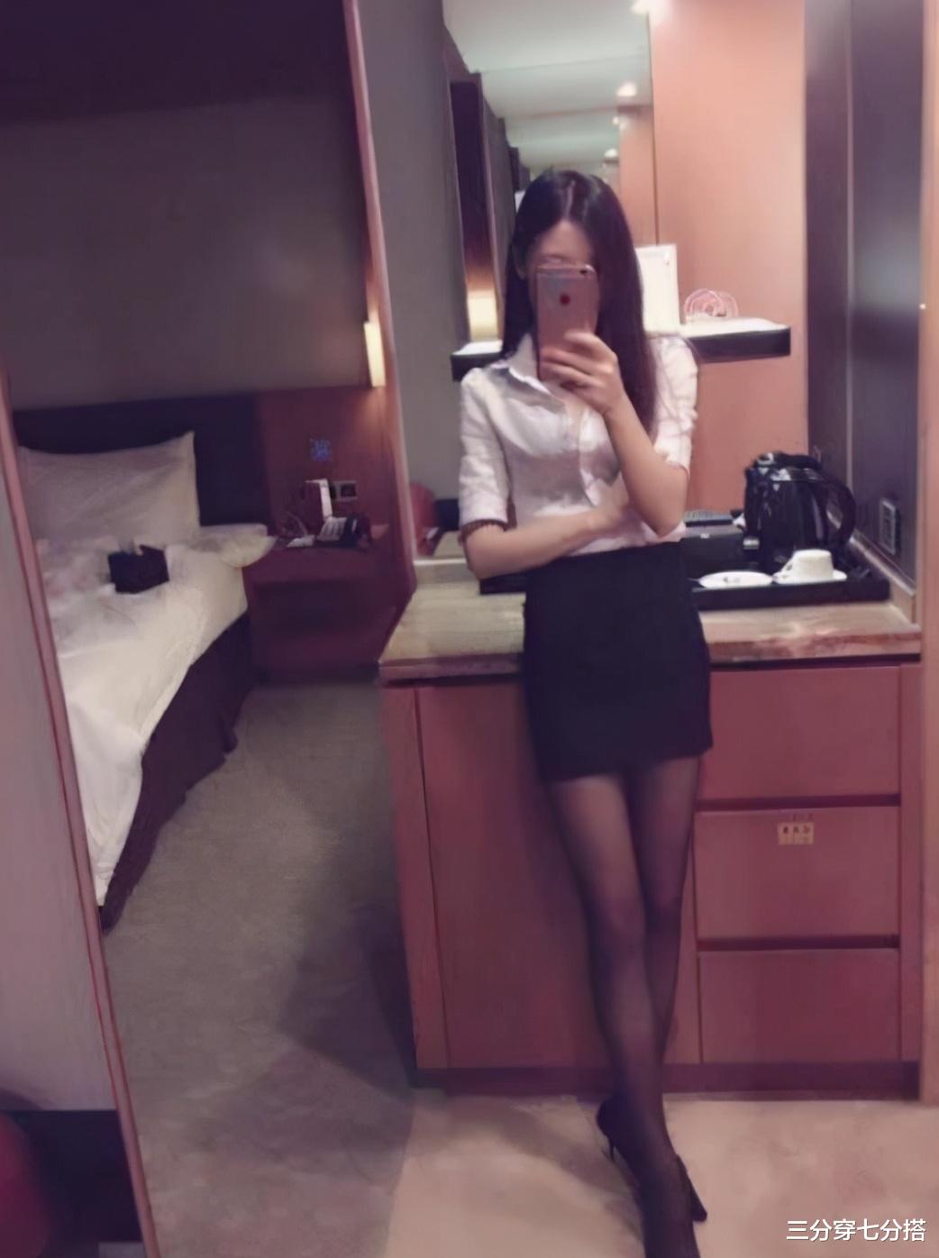 “老婆出差发了张酒店全身照,大家看看我是不是被绿爆了啊”…哈哈哈 “老婆出差发了张酒店全身照,大家看看我是不是被绿爆了啊”…哈哈哈