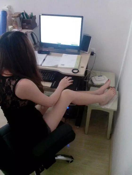 自从公司来了女同事,感觉不能再好好的工作了 自从公司来了女同事,感觉不能再好好的工作了