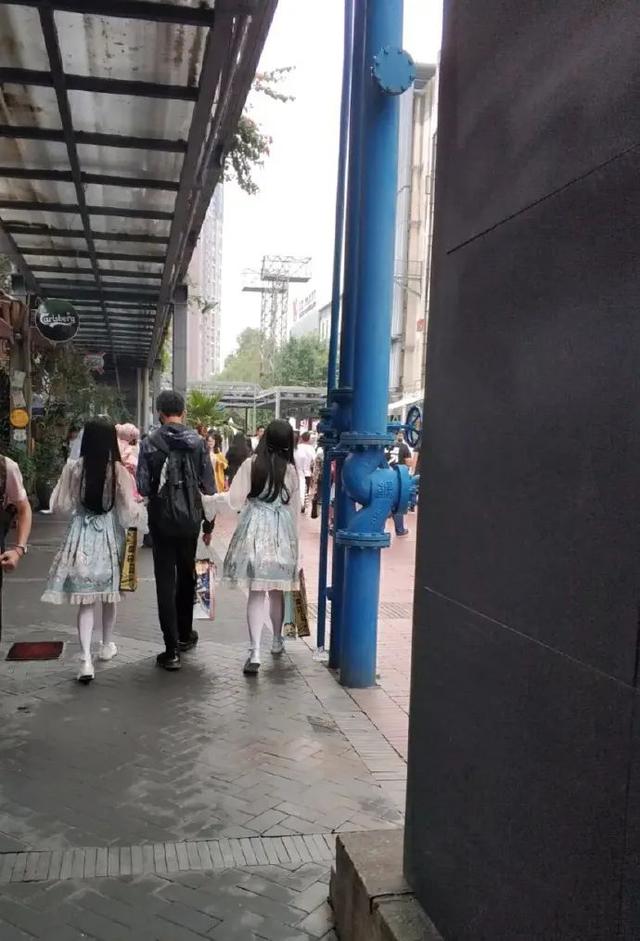 “用鲁迅的口吻写检讨书?”哈哈哈哈老师:那你走 “用鲁迅的口吻写检讨书?”哈哈哈哈老师:那你走