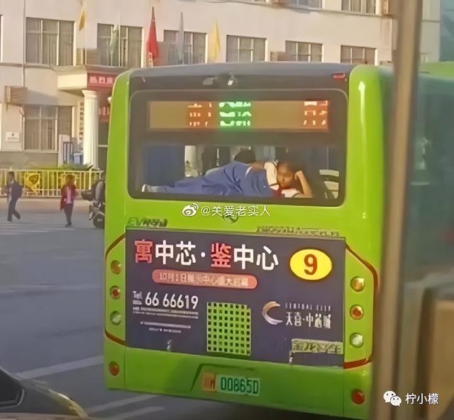 当你在学校剪了个明星同款的发型后....网友经历笑到窜稀哈哈哈哈 当你在学校剪了个明星同款的发型后....网友经历笑到窜稀哈哈哈哈