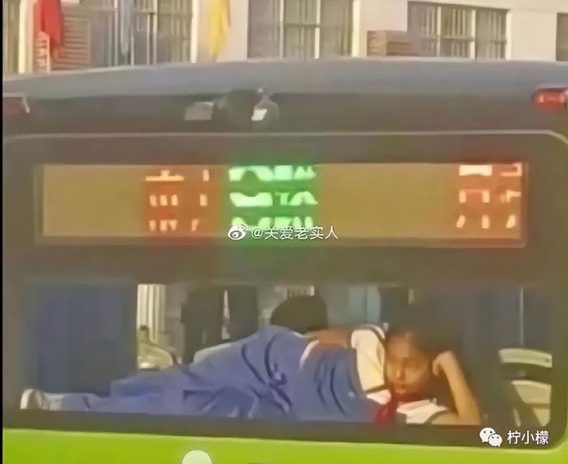 当你在学校剪了个明星同款的发型后....网友经历笑到窜稀哈哈哈哈 当你在学校剪了个明星同款的发型后....网友经历笑到窜稀哈哈哈哈