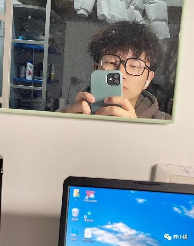 当你在学校剪了个明星同款的发型后....网友经历笑到窜稀哈哈哈哈 当你在学校剪了个明星同款的发型后....网友经历笑到窜稀哈哈哈哈