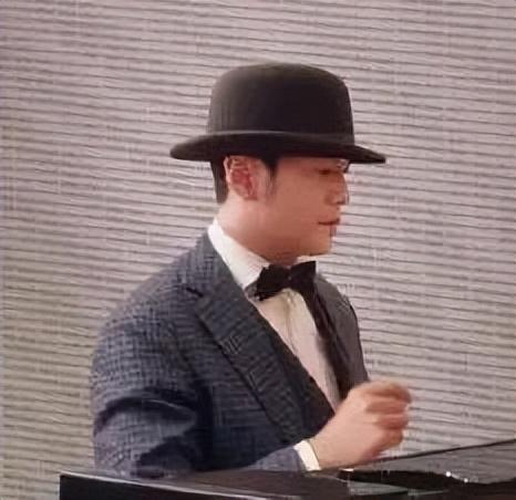 当你在学校剪了个明星同款的发型后....网友经历笑到窜稀哈哈哈哈 当你在学校剪了个明星同款的发型后....网友经历笑到窜稀哈哈哈哈