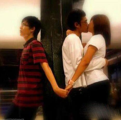 抱在一起接吻的不一定是谁媳妇呢? 抱在一起接吻的不一定是谁媳妇呢?