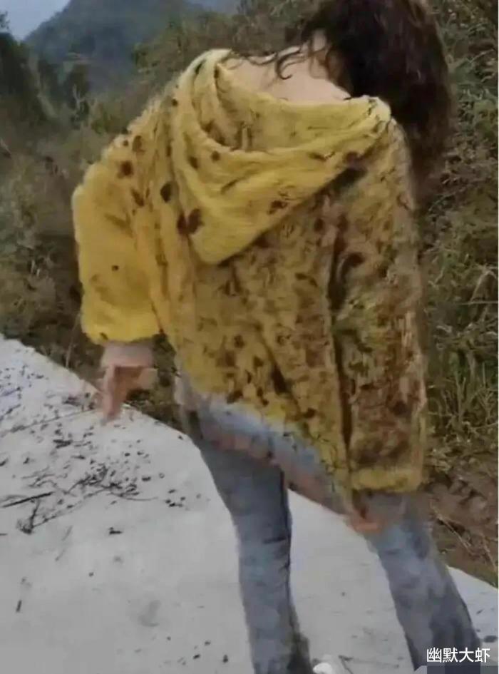 “跟同学一起爬山,回来成这样了,怎么跟老公解释?”哈哈哈 “跟同学一起爬山,回来成这样了,怎么跟老公解释?”哈哈哈