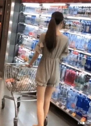 “女生穿这样怎么上厕所?评论区都是人才...”哈哈哈哈哈尴尬到窒息! “女生穿这样怎么上厕所?评论区都是人才...”哈哈哈哈哈尴尬到窒息!