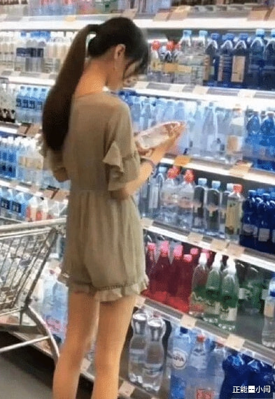 “女生穿这样怎么上厕所?评论区都是人才...”哈哈哈哈哈尴尬到窒息! “女生穿这样怎么上厕所?评论区都是人才...”哈哈哈哈哈尴尬到窒息!