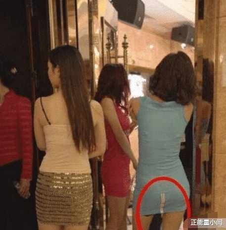 “女生穿这样怎么上厕所?评论区都是人才...”哈哈哈哈哈尴尬到窒息! “女生穿这样怎么上厕所?评论区都是人才...”哈哈哈哈哈尴尬到窒息!