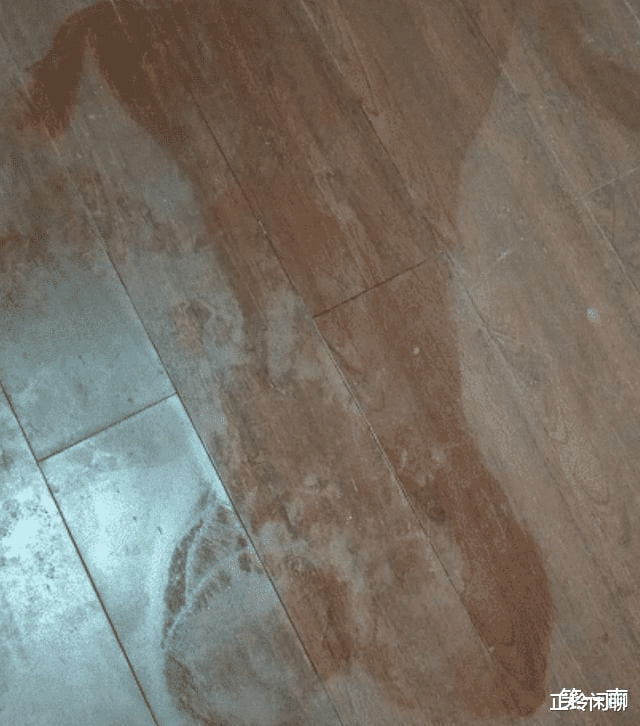 “老婆说地上的印记是做瑜伽留下的,我总觉得哪不对,我该相信她吗”哈哈哈哈哈哈 “老婆说地上的印记是做瑜伽留下的,我总觉得哪不对,我该相信她吗”哈哈哈哈哈哈