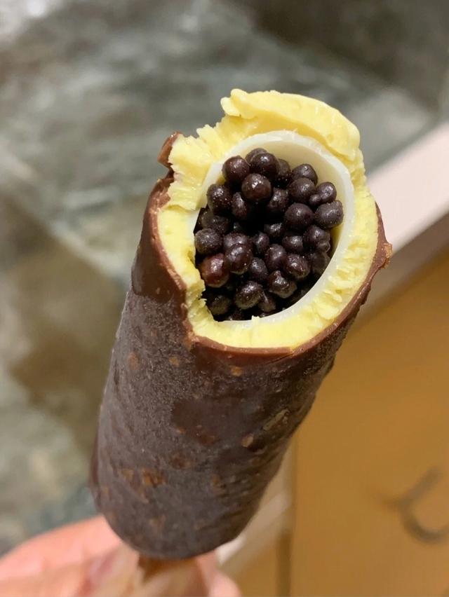 老婆坐老板的车出差,这墨镜反光,感觉有点不太对劲 老婆坐老板的车出差,这墨镜反光,感觉有点不太对劲