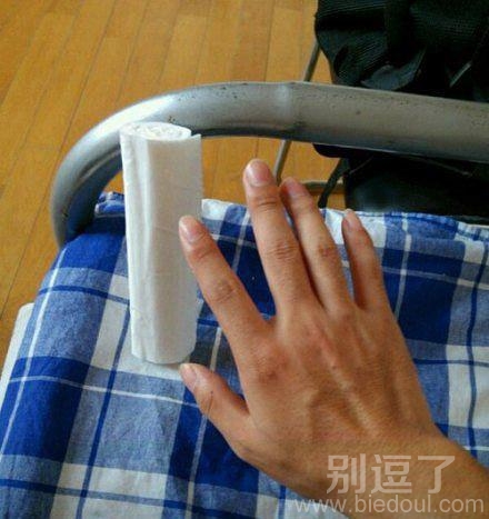 飞机要起飞了，可是够不着纸啊