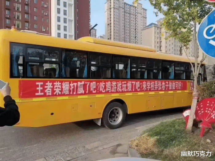 “老公每次给初恋扫墓,我俩都会发生争吵!”评论区留言亮了!哈哈哈 “老公每次给初恋扫墓,我俩都会发生争吵!”评论区留言亮了!哈哈哈