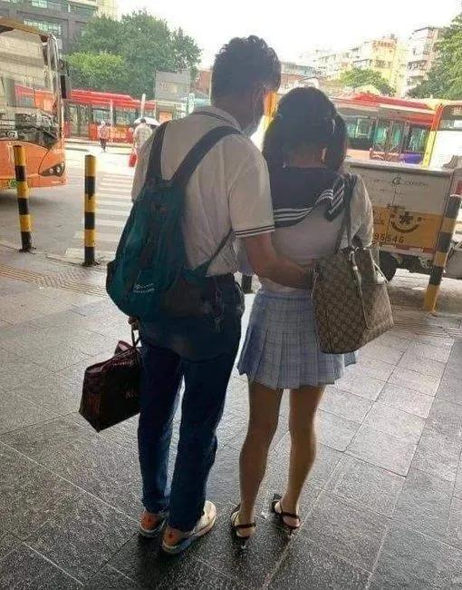这大概是史上“最美”伴娘吧?新郎有没有后悔没先认识闺蜜哈哈哈哈! 这大概是史上“最美”伴娘吧?新郎有没有后悔没先认识闺蜜哈哈哈哈!