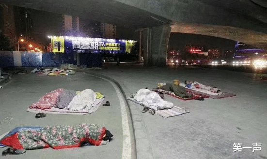 “如果关羽纵马挥刀向你冲来,如何才能保证自己不死?”神评真机智啊! “如果关羽纵马挥刀向你冲来,如何才能保证自己不死?”神评真机智啊!