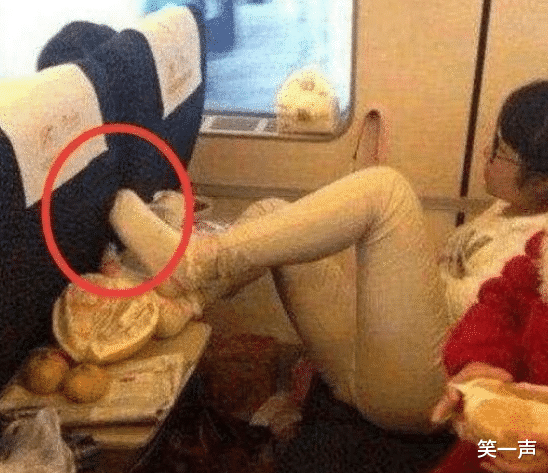 “如果关羽纵马挥刀向你冲来,如何才能保证自己不死?”神评真机智啊! “如果关羽纵马挥刀向你冲来,如何才能保证自己不死?”神评真机智啊!