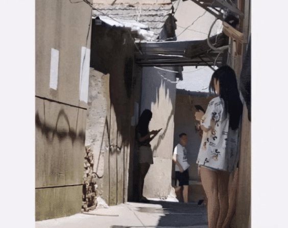 “女友发来张照片,这么多漂亮的妹子,这是什么意思啊?”哈哈哈哈哈! “女友发来张照片,这么多漂亮的妹子,这是什么意思啊?”哈哈哈哈哈!