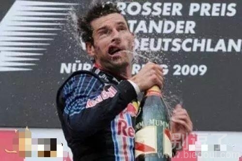 一不小心嘴巴歪了 一不小心嘴巴歪了