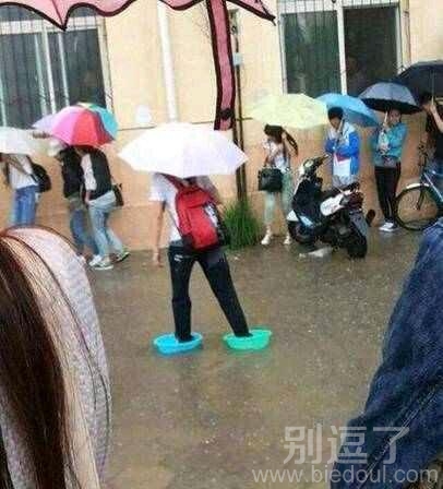 脸盆里都蓄水了。。
