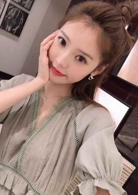 “妹子这是刚战斗完吧,太明显了,男朋友的帽子要戴好啊!”哈哈哈~ “妹子这是刚战斗完吧,太明显了,男朋友的帽子要戴好啊!”哈哈哈~