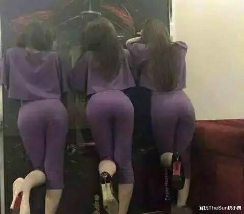 "女朋友在家太无聊了,cos起猫咪的动作,还挺像的!"啊哈哈哈哈 "女朋友在家太无聊了,cos起猫咪的动作,还挺像的!"啊哈哈哈哈