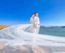 边旅游边拍婚纱照的幸福说说 旅拍的浪漫文案