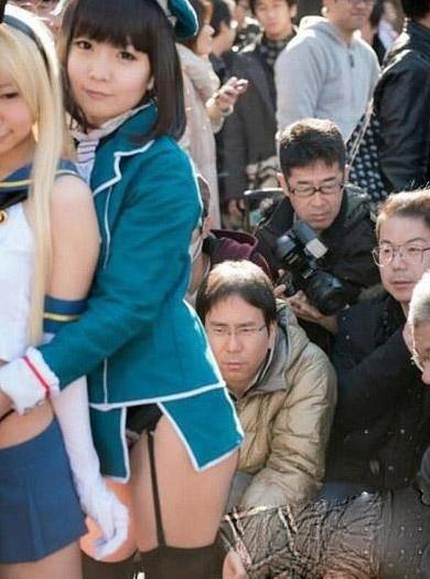 后边的大哥,你的节操在哪里呢? 后边的大哥,你的节操在哪里呢?