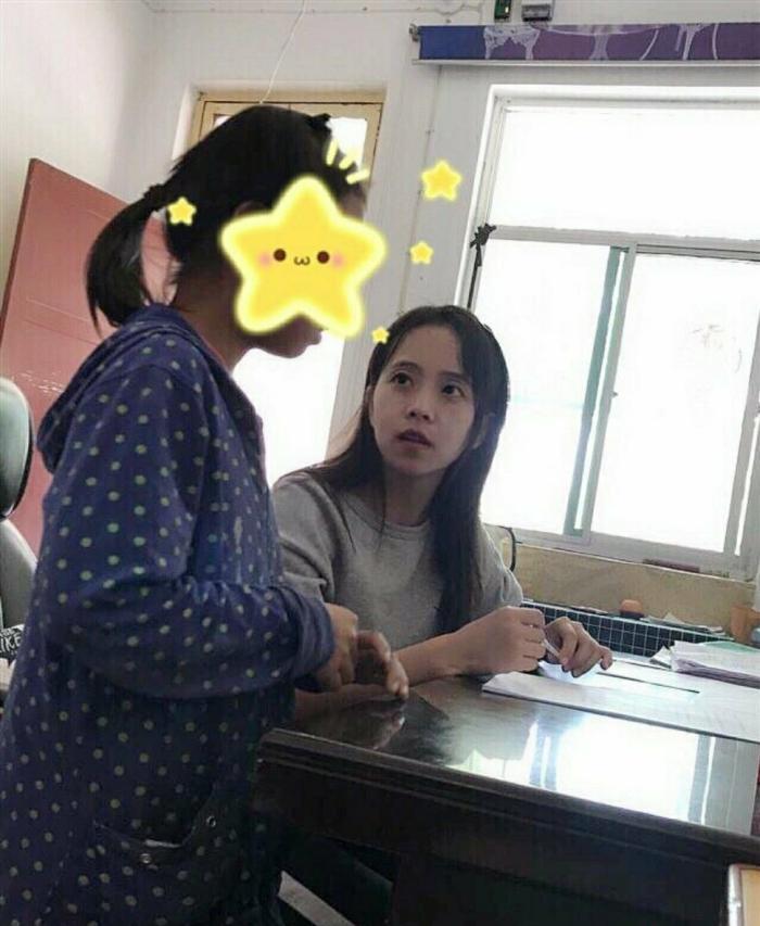 “刚上任时的美女老师,经过一年的锤炼,最终还是花容失色了”哈哈 “刚上任时的美女老师,经过一年的锤炼,最终还是花容失色了”哈哈