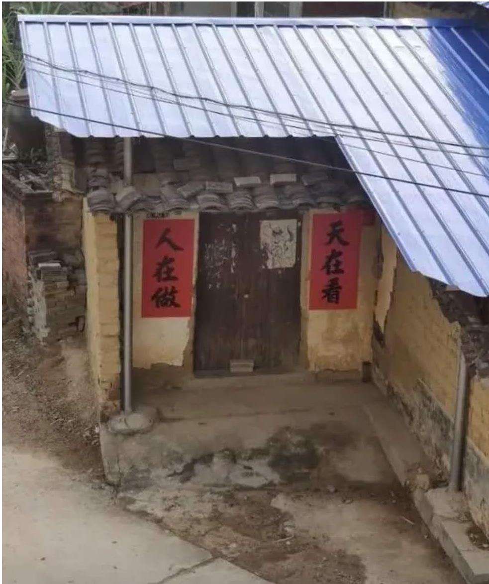 “我发誓,以后再也不约网友见面了...”这差距也太大了叭?哈哈哈哈... “我发誓,以后再也不约网友见面了...”这差距也太大了叭?哈哈哈哈...