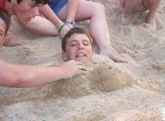 笑死人的沙滩魅影图片