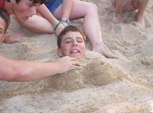 笑死人的沙滩魅影图片